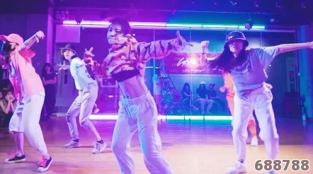 幼儿hiphop张婉莹暑假作业：小小舞者在音乐中绽放自信与快乐的成长故事