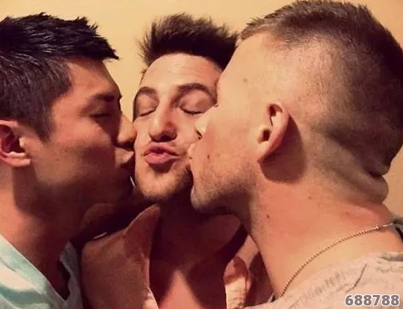 男男车车:探索激情与激情之间的旅程,揭示友谊与爱情的多重维度 男男车车:探索激情与激情之间的旅程,揭示友谊与爱情的多重维度